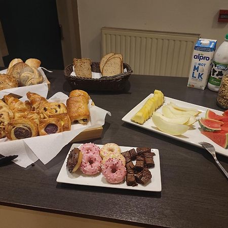 Hobbit Hotel Brussels Airport Завентем Екстериор снимка