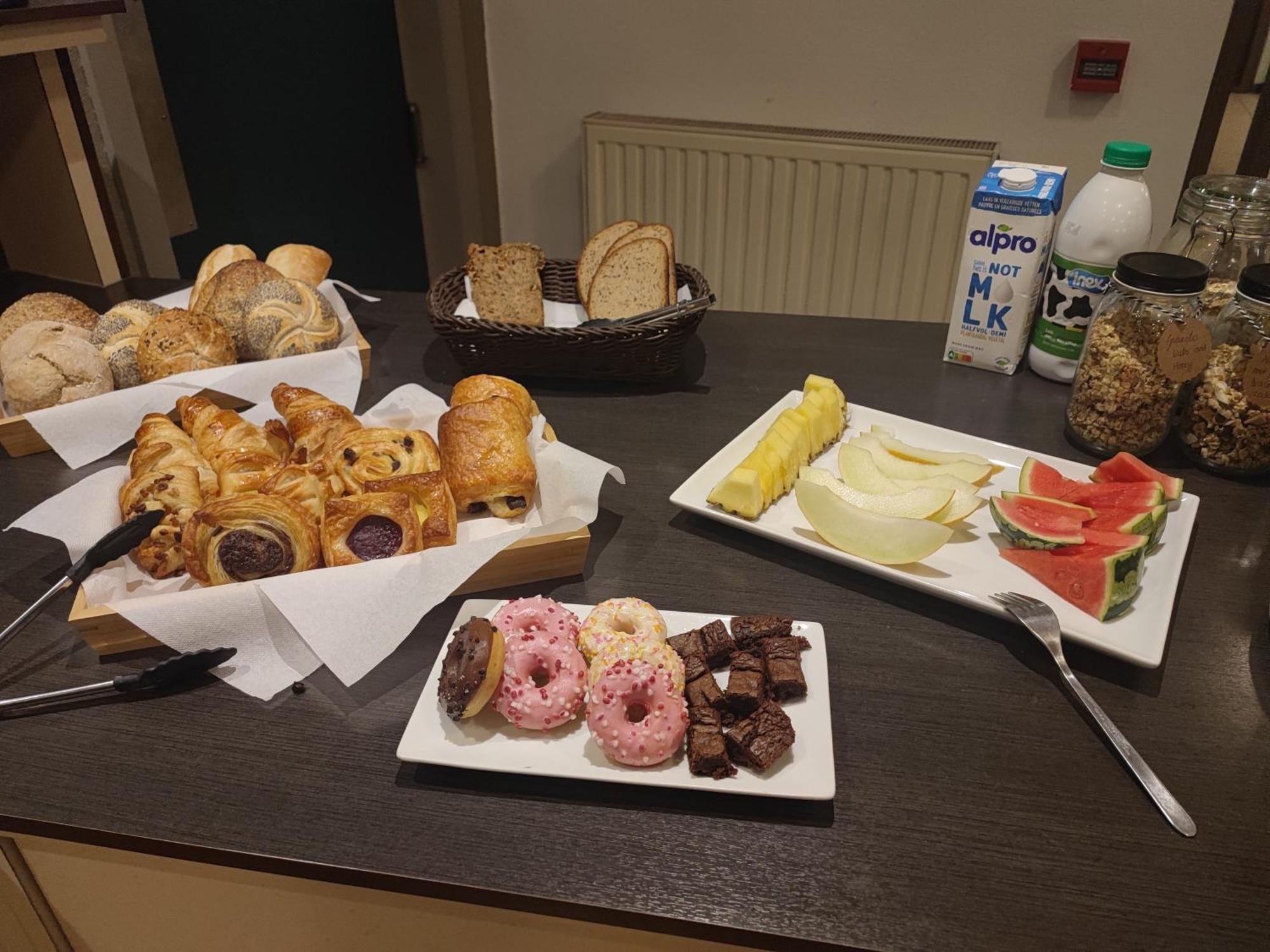 Hobbit Hotel Brussels Airport Завентем Екстериор снимка