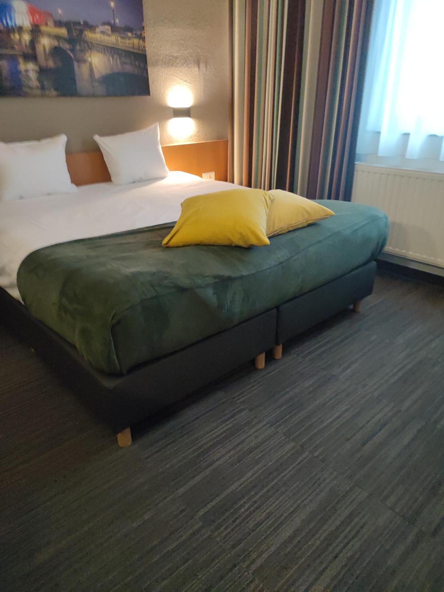 Hobbit Hotel Brussels Airport Завентем Екстериор снимка