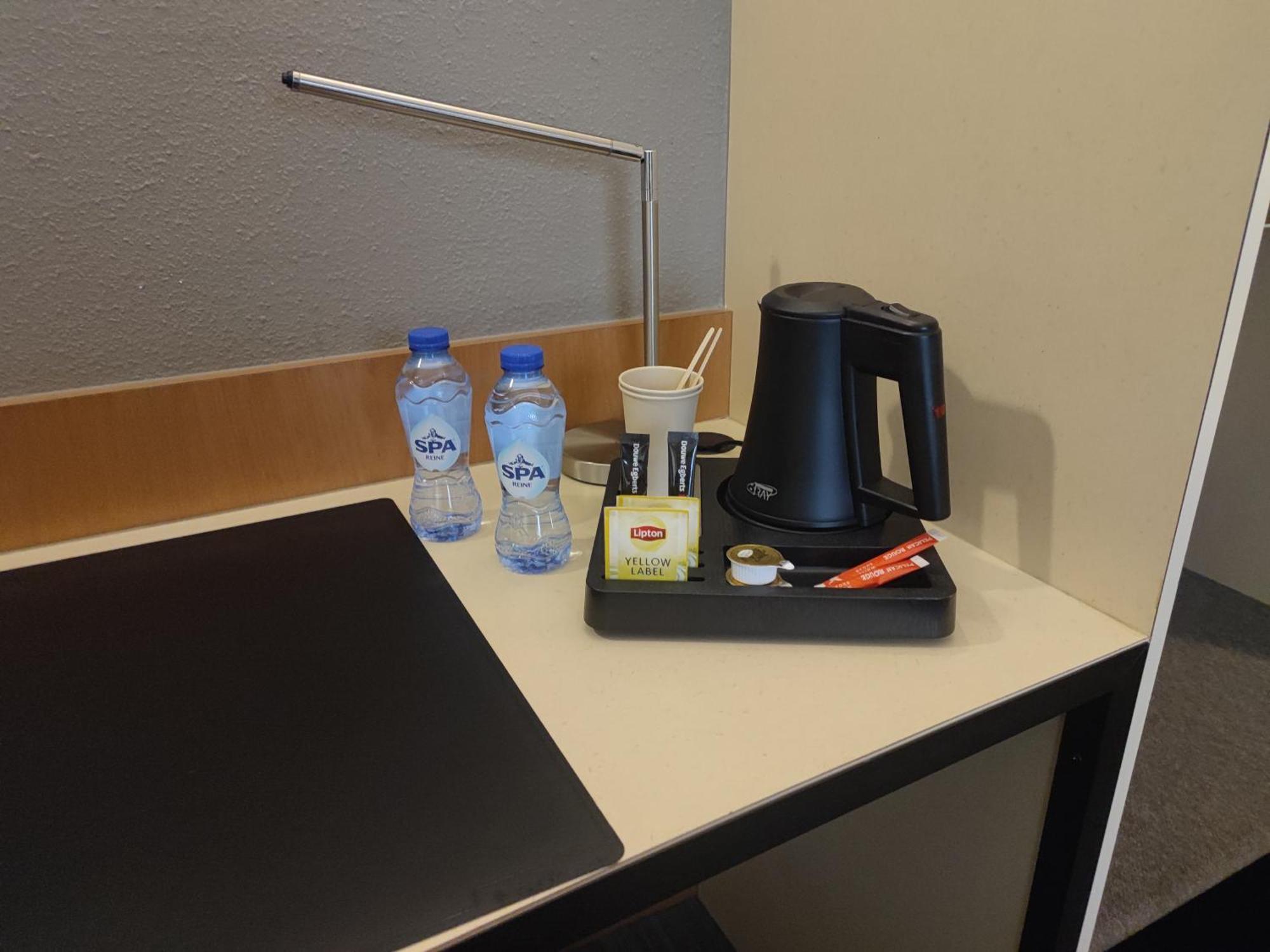 Hobbit Hotel Brussels Airport Завентем Екстериор снимка