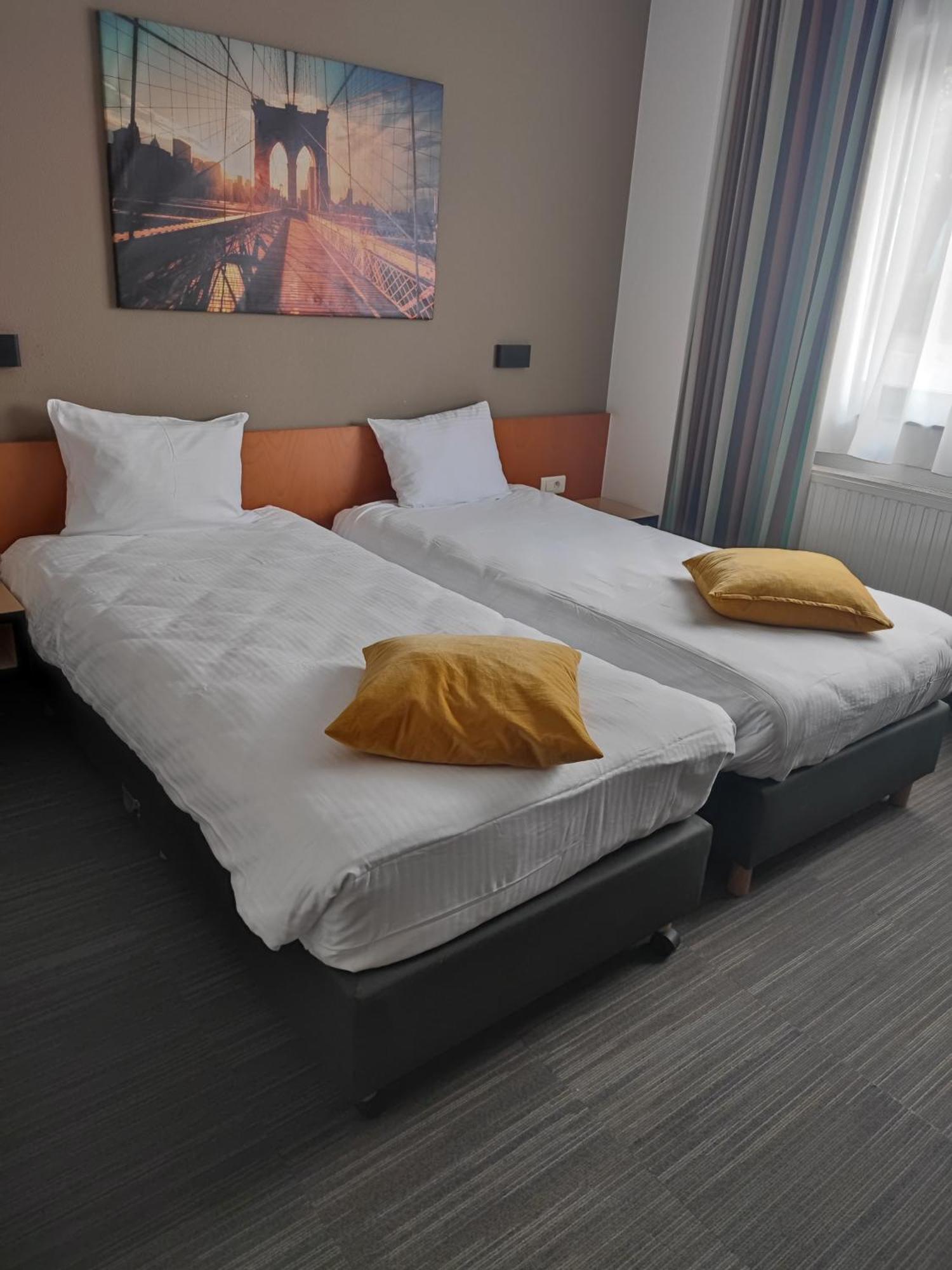 Hobbit Hotel Brussels Airport Завентем Екстериор снимка