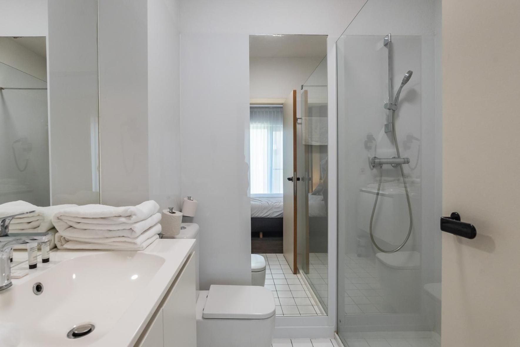 Hobbit Hotel Brussels Airport Завентем Екстериор снимка