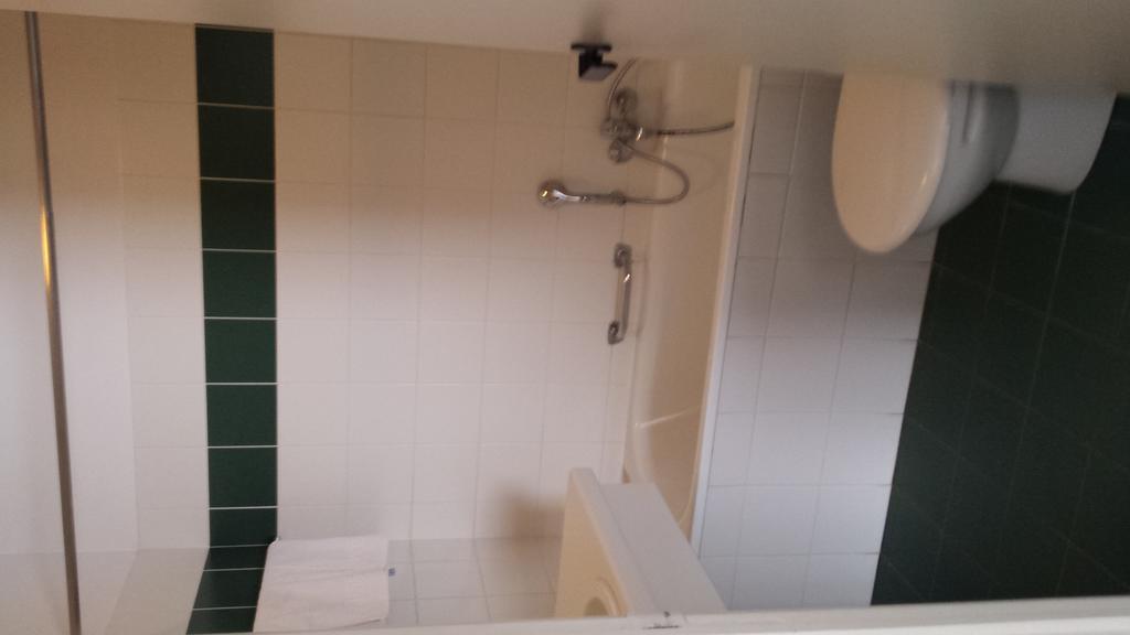 Hobbit Hotel Brussels Airport Завентем Екстериор снимка