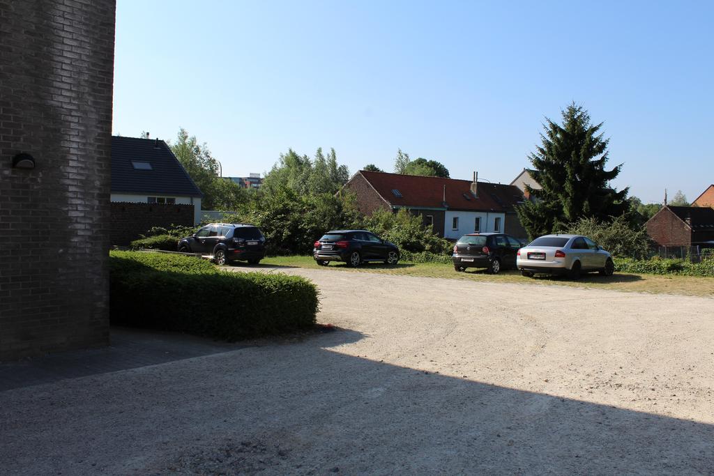 Hobbit Hotel Brussels Airport Завентем Екстериор снимка