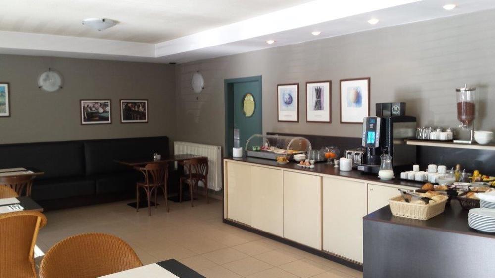 Hobbit Hotel Brussels Airport Завентем Екстериор снимка