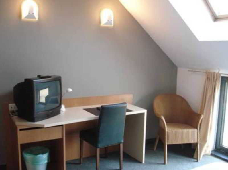Hobbit Hotel Brussels Airport Завентем Екстериор снимка
