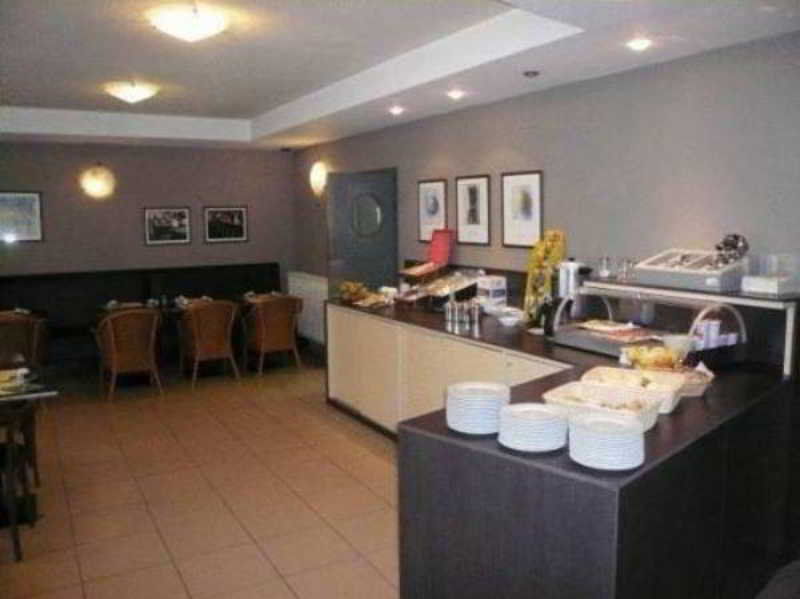 Hobbit Hotel Brussels Airport Завентем Екстериор снимка