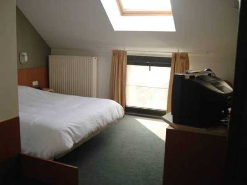 Hobbit Hotel Brussels Airport Завентем Екстериор снимка