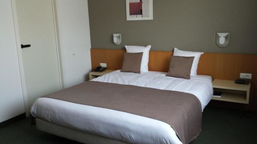 Hobbit Hotel Brussels Airport Завентем Екстериор снимка