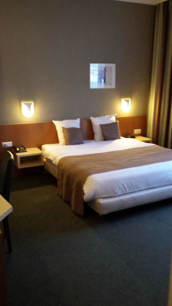 Hobbit Hotel Brussels Airport Завентем Екстериор снимка