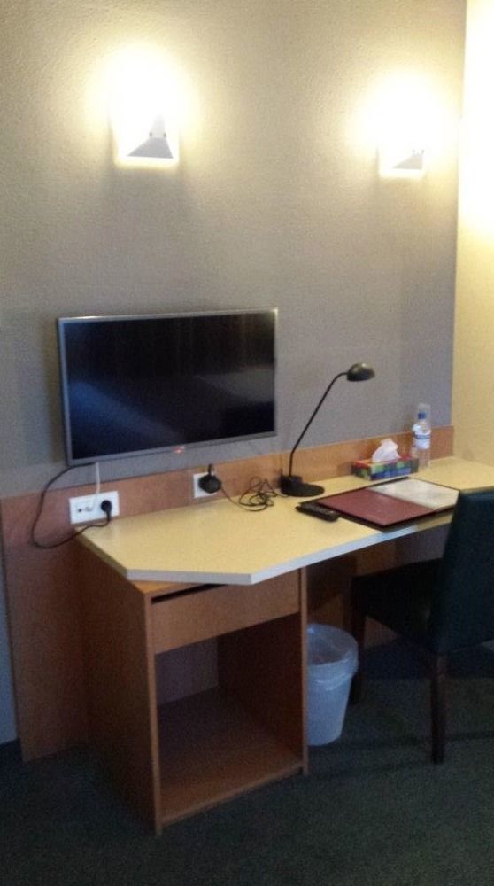 Hobbit Hotel Brussels Airport Завентем Екстериор снимка