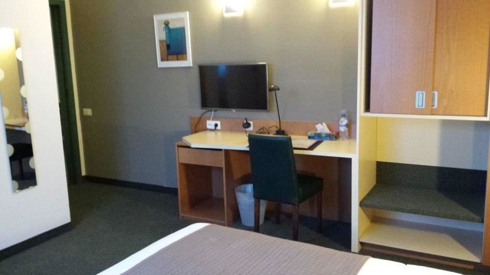 Hobbit Hotel Brussels Airport Завентем Екстериор снимка