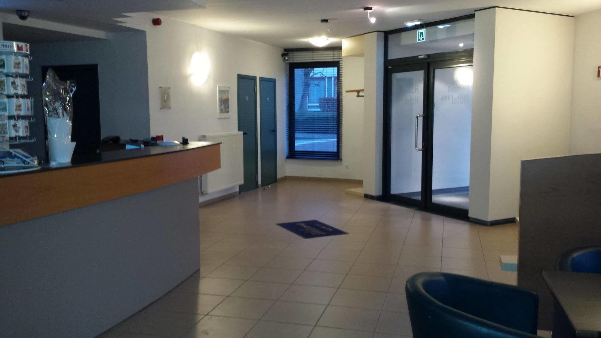 Hobbit Hotel Brussels Airport Завентем Екстериор снимка